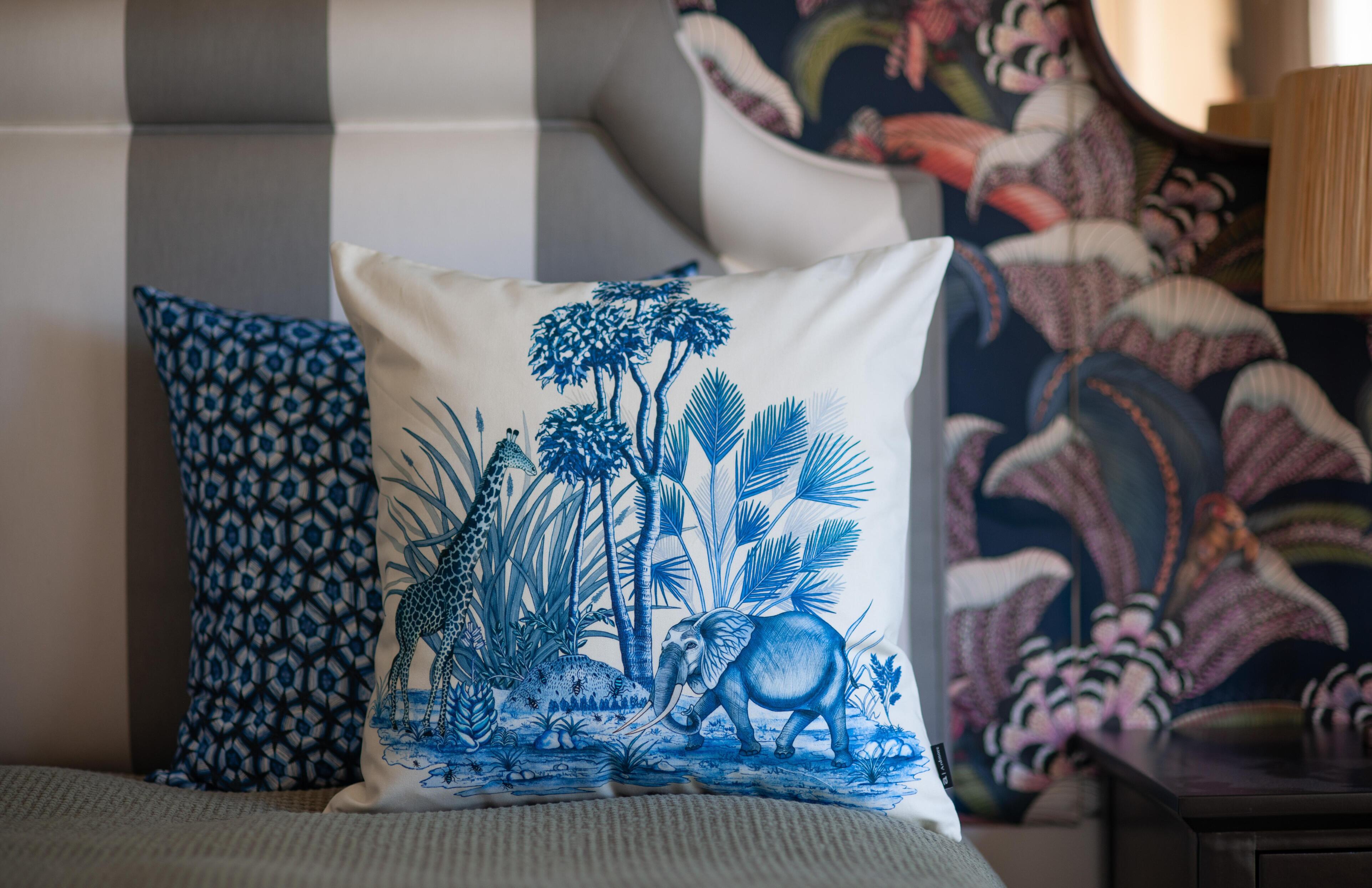 Thanda Toile Pillow - Cotton - Tanzanite