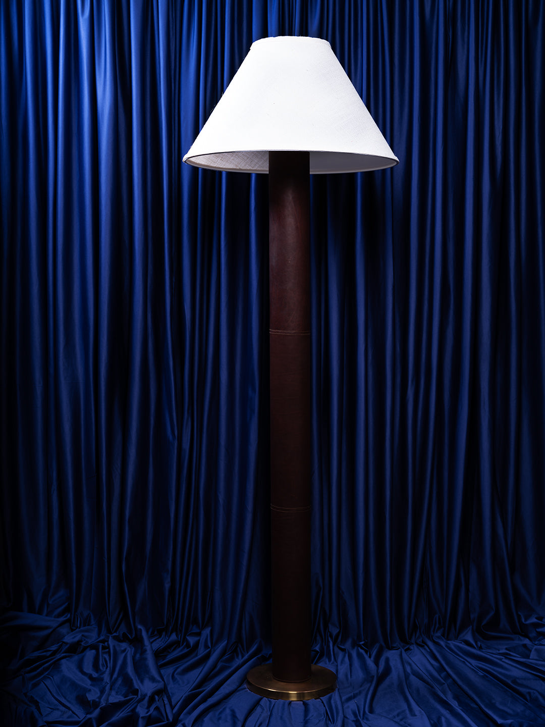 Nawi Floor Lamp in Leather