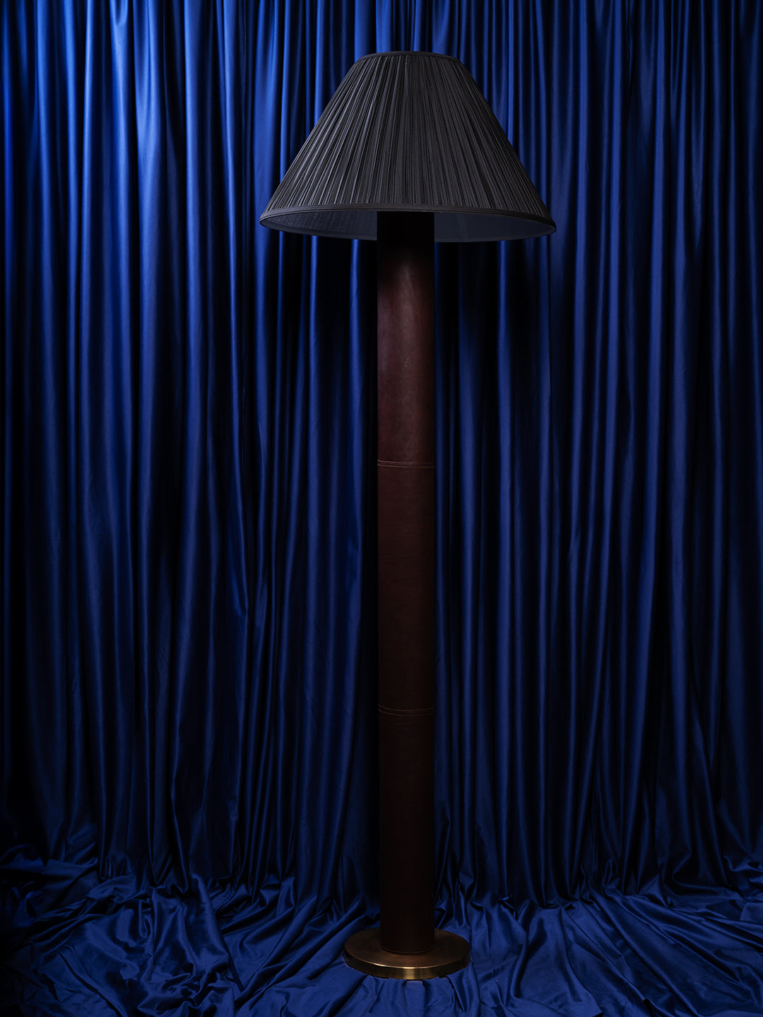 Nawi Floor Lamp in Leather