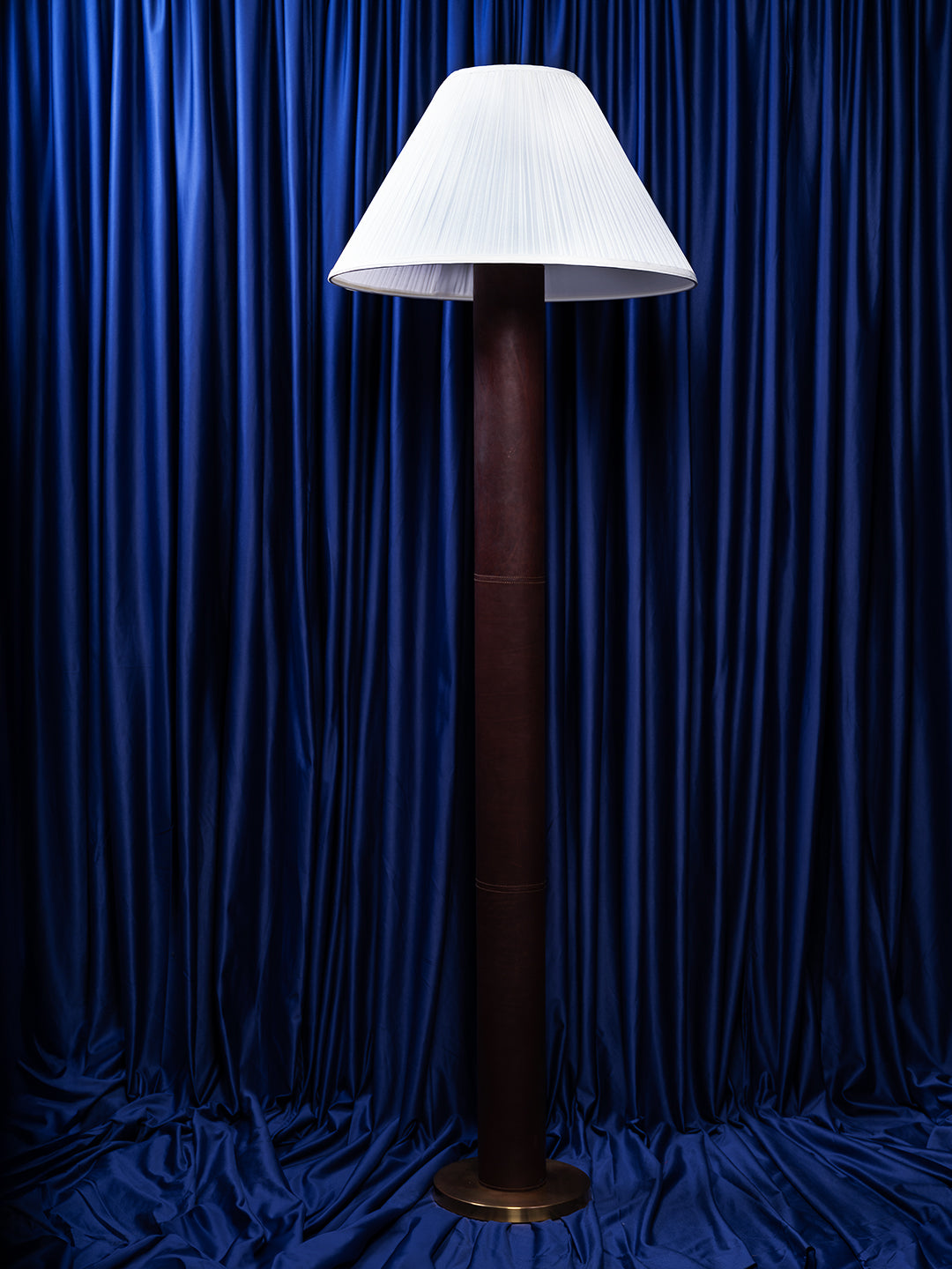 Nawi Floor Lamp in Leather